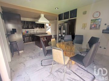 Venta de Residencia en Fraccionamiento Campestre el Paraíso