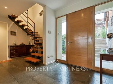 Venta de hermosa y acogedora casa en Arboretum, Peñalolén