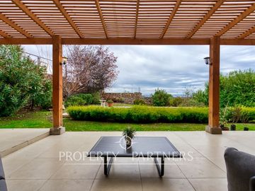 Venta de hermosa y acogedora casa en Arboretum, Peñalolén