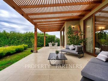 Venta de hermosa y acogedora casa en Arboretum, Peñalolén