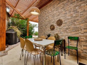 Venta de hermosa y acogedora casa en Arboretum, Peñalolén