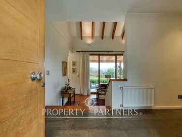 Venta de hermosa y acogedora casa en Arboretum, Peñalolén