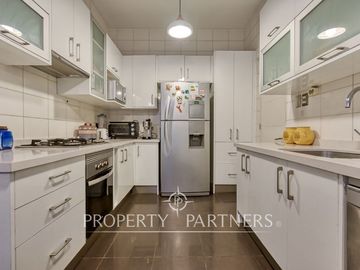 Venta de hermosa y acogedora casa en Arboretum, Peñalolén