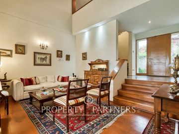 Venta de hermosa y acogedora casa en Arboretum, Peñalolén
