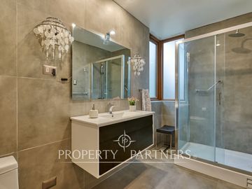 Venta de hermosa y acogedora casa en Arboretum, Peñalolén