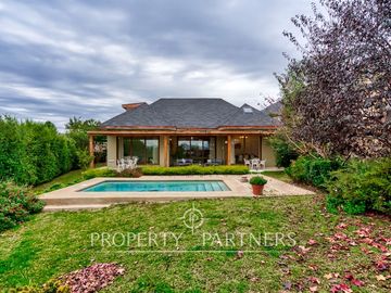 Venta de hermosa y acogedora casa en Arboretum, Peñalolén
