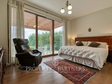 Venta de hermosa y acogedora casa en Arboretum, Peñalolén