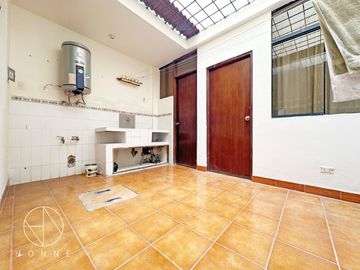 Venta de Edificio de tres pisos a precio de Ocasión!