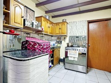 Venta de Edificio de tres pisos a precio de Ocasión!