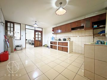 Venta de Edificio de tres pisos a precio de Ocasión!