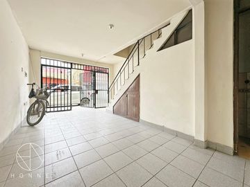 Venta de Edificio de tres pisos a precio de Ocasión!