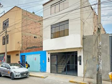 Venta de Edificio de tres pisos a precio de Ocasión!