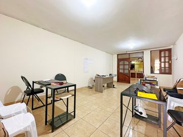 Venta de Edificio de tres pisos a precio de Ocasión!