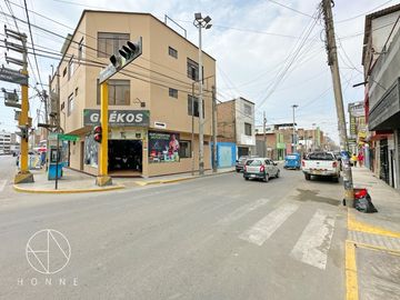 Venta de Edificio de tres pisos a precio de Ocasión!