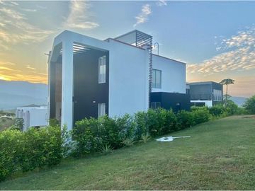 VENTA DE FINCA DENTRO DE CONDOMINIO SANTAFE DE ANTIOQUIA