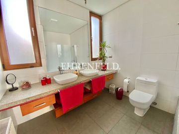 Jardín del Mar, Reñaca. Casa con vista panorámica  de  759 m2.