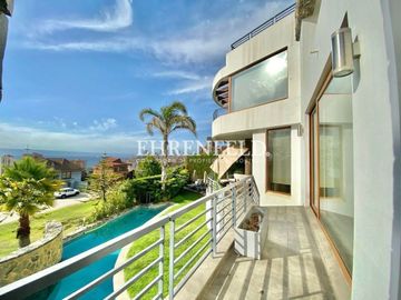 Jardín del Mar, Reñaca. Casa con vista panorámica  de  759 m2.