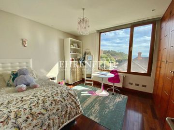 Jardín del Mar, Reñaca. Casa con vista panorámica  de  759 m2.