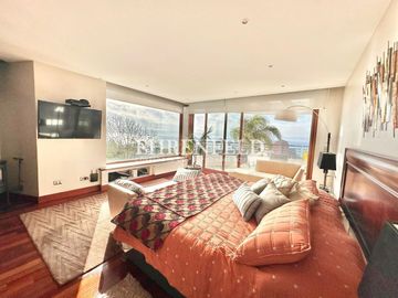Jardín del Mar, Reñaca. Casa con vista panorámica  de  759 m2.