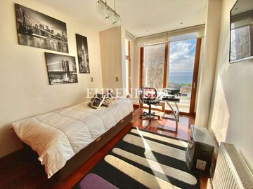 Jardín del Mar, Reñaca. Casa con vista panorámica  de  759 m2.