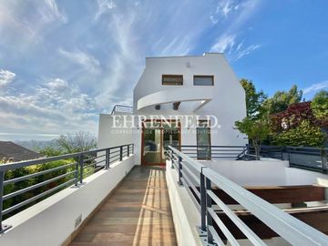 Jardín del Mar, Reñaca. Casa con vista panorámica  de  759 m2.