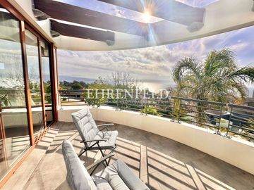 Jardín del Mar, Reñaca. Casa con vista panorámica  de  759 m2.