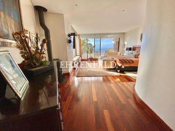 Jardín del Mar, Reñaca. Casa con vista panorámica  de  759 m2.