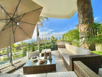 Jardín del Mar, Reñaca. Casa con vista panorámica  de  759 m2.