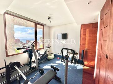 Jardín del Mar, Reñaca. Casa con vista panorámica  de  759 m2.