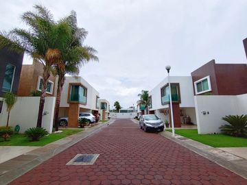 Casa en Venta con amplio jardin en Momoxpan San Pedro Cholula, Puebla