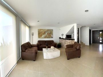 Casa en Venta con amplio jardin en Momoxpan San Pedro Cholula, Puebla