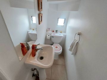 Hermosa Casa No Perimetral 4 D/ 3 B/ Piscina