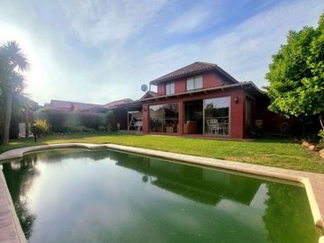 Hermosa Casa No Perimetral 4 D/ 3 B/ Piscina