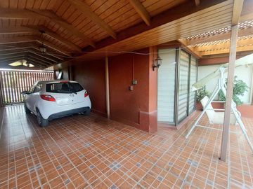 Hermosa Casa No Perimetral 4 D/ 3 B/ Piscina