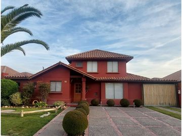Hermosa Casa No Perimetral 4 D/ 3 B/ Piscina