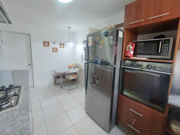 Hermosa Casa No Perimetral 4 D/ 3 B/ Piscina