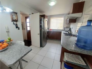 Hermosa Casa No Perimetral 4 D/ 3 B/ Piscina