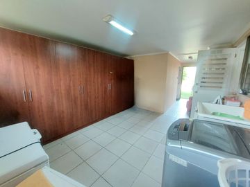 Hermosa Casa No Perimetral 4 D/ 3 B/ Piscina