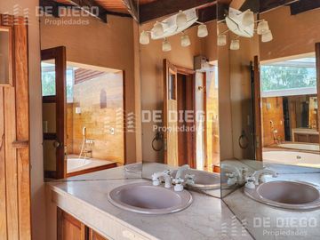 Venta casa 5 ambientes triple lote, pileta y ascensor -  Country San Miguel de Ghiso, Bella Vista