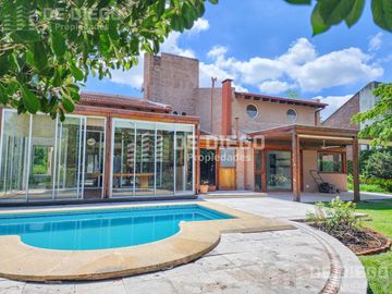 Venta casa 5 ambientes triple lote, pileta y ascensor -  Country San Miguel de Ghiso, Bella Vista