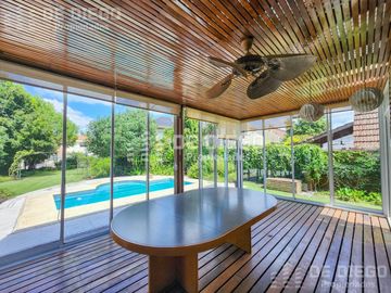 Venta casa 5 ambientes triple lote, pileta y ascensor -  Country San Miguel de Ghiso, Bella Vista