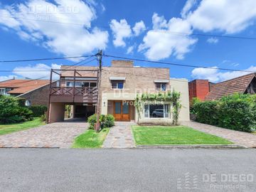 Venta casa 5 ambientes triple lote, pileta y ascensor -  Country San Miguel de Ghiso, Bella Vista