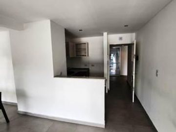 Excelente departamento de 2 ambientes al frente