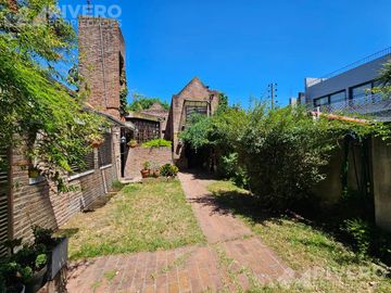 CASA EN VENTA EN CASTELAR NORTE - LOTE PROPIO