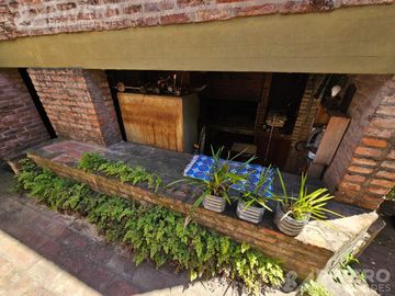 CASA EN VENTA EN CASTELAR NORTE - LOTE PROPIO