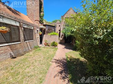 CASA EN VENTA EN CASTELAR NORTE - LOTE PROPIO
