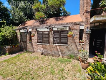 CASA EN VENTA EN CASTELAR NORTE - LOTE PROPIO