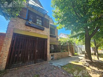 CASA EN VENTA EN CASTELAR NORTE - LOTE PROPIO