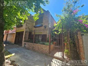 CASA EN VENTA EN CASTELAR NORTE - LOTE PROPIO