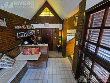 CASA EN VENTA EN CASTELAR NORTE - LOTE PROPIO